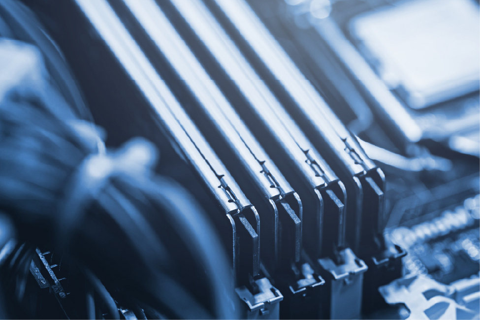 DDR5-Arbeitsspeicher-Module auf einem Mainboard